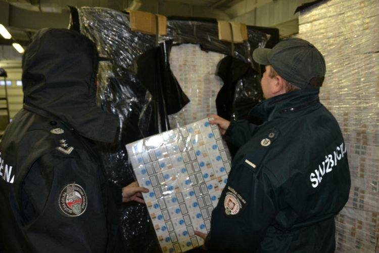 Купіць за 80 капеек, прадаць за 8 рублёў. Былыя кантрабандысты расказалі пра шлях цыгарэт з Гродна на Захад