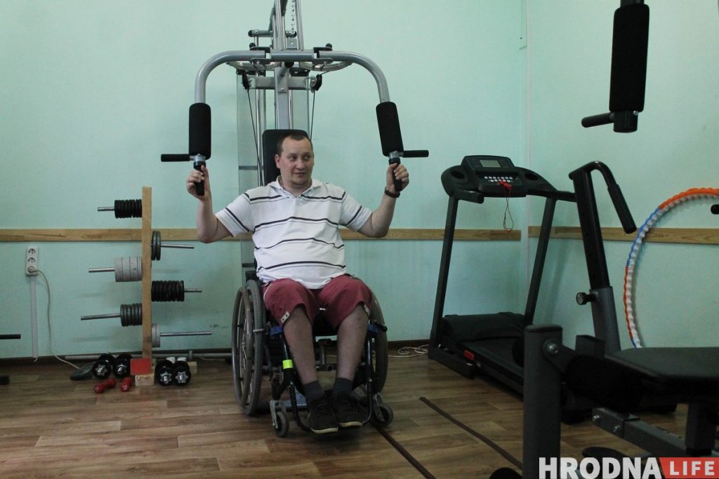 Як трэніруюцца людзі з інваліднасцю. У Смаргоні працуе лагер актыўнай рэабілітацыі