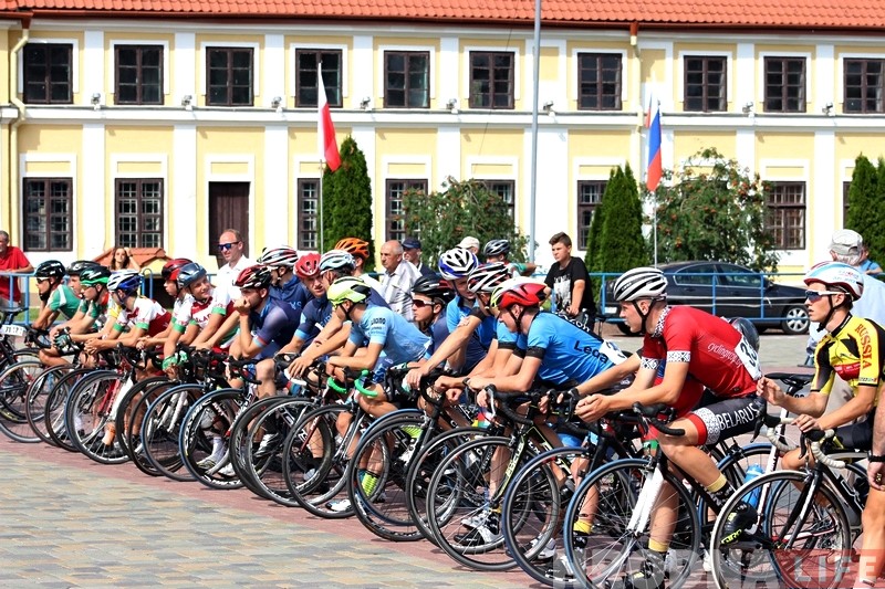 Удзельнікі велагонкі "Нёман" з Гродна адправіліся ў польскую Сакулку Удзельнікі велагонкі "Нёман" з Гродна адправіліся ў польскую Сакулку