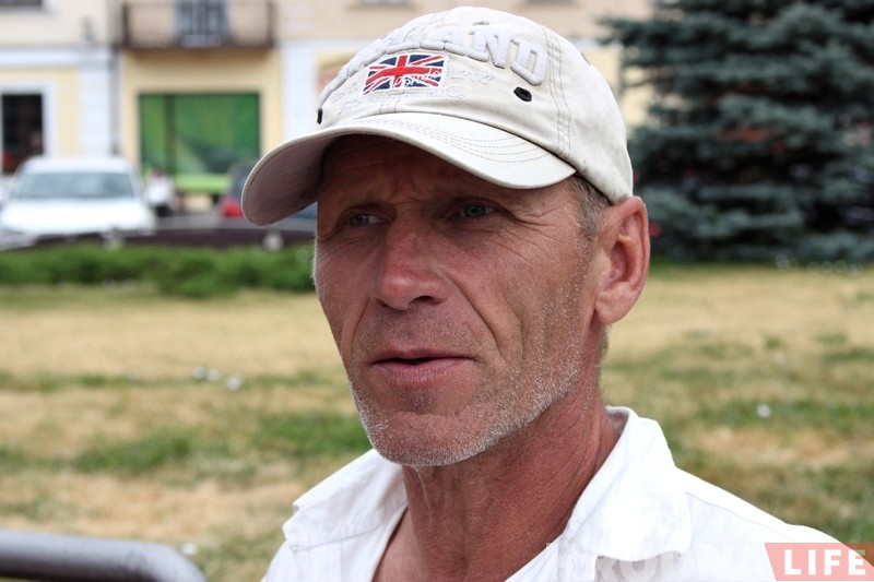 "У вас вельмі дарагі хлеб". Казахскі велападарожнік наведаў Гродна