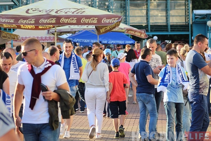 "Гродна таксама крэпасць". Як мы заўзелі ў Брэсце за "Нёман" "Гродна таксама крэпасць". Як мы заўзелі ў Брэсце за "Нёман"