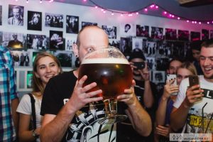 Бар, кавярня і музей. Як адна сям'я стварыла ў Гродне тры класныя месцы