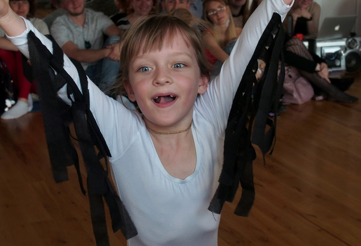 "Прастора для танцаў і мараў". Фотагісторыя ў рытме хіп-хопа і балета пра творчасць у "Доме 46"