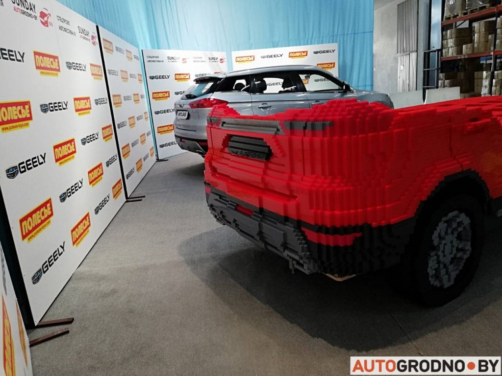 На SunDay 2018 пакажуць Geely Atlas з канструктара "Палессе" - у натуральную велічыню