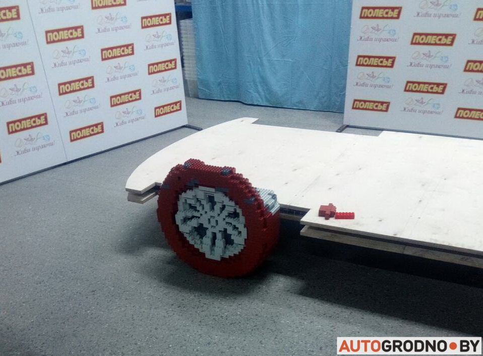 На SunDay 2018 пакажуць Geely Atlas з канструктара "Палессе" - у натуральную велічыню