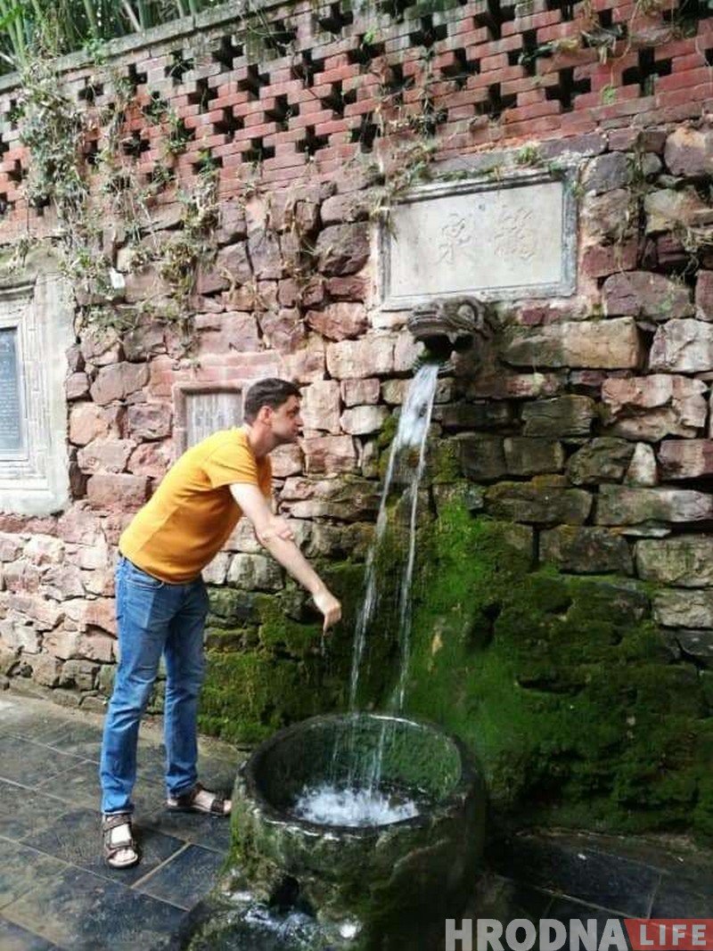 Шаўковы шлях да музыкі. Піяніст з Гродна выкладае ў Кітаі, а кітайскія музыкі спяваюць "Купалінку" Шаўковы шлях да музыкі. Піяніст з Гродна выкладае ў Кітаі, а кітайскія музыкі спяваюць "Купалінку"