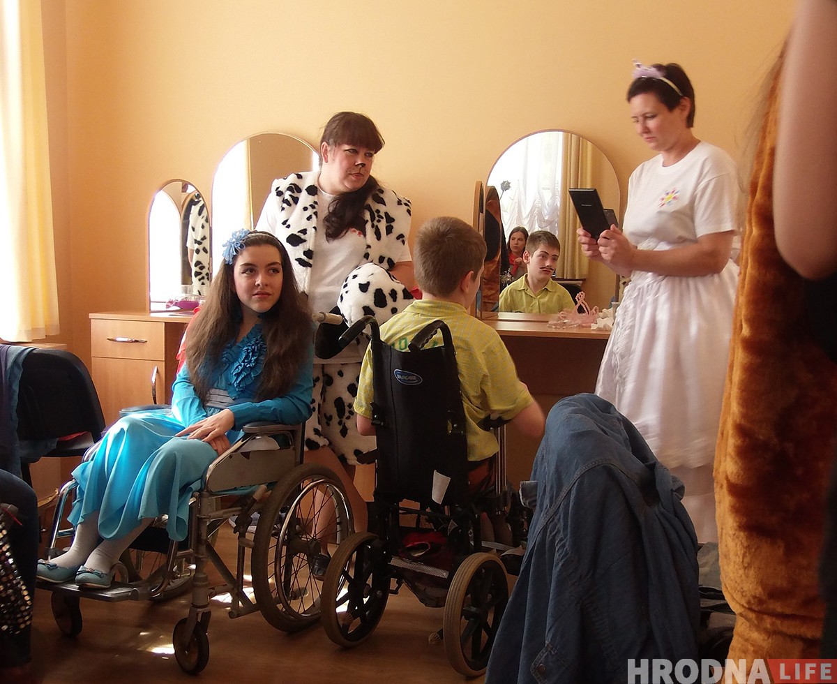 "Аказалася, яны вельмі жыццярадасныя". Фотагісторыя пра тое, як дзеці інваліднасцю сталі акцёрамі
