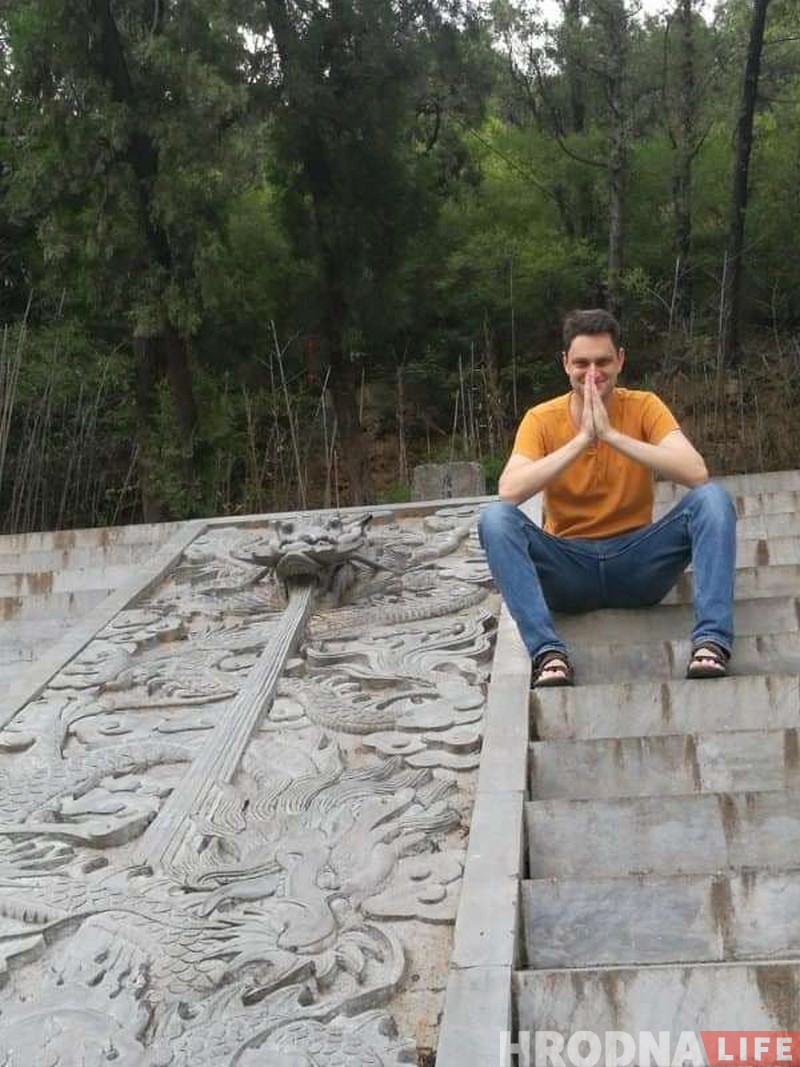 Шаўковы шлях да музыкі. Піяніст з Гродна выкладае ў Кітаі, а кітайскія музыкі спяваюць "Купалінку" Шаўковы шлях да музыкі. Піяніст з Гродна выкладае ў Кітаі, а кітайскія музыкі спяваюць "Купалінку"