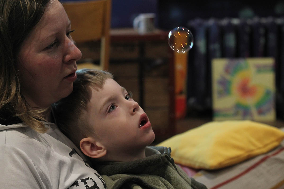 "Тут много любви". Фотоистория о жизни детского хосписа в Гродно