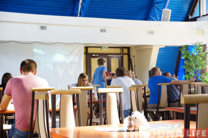 Футбол на полі і на вялікім экране. Кафэ на стадыёне ў Гродне чакаюць вялікія перамены