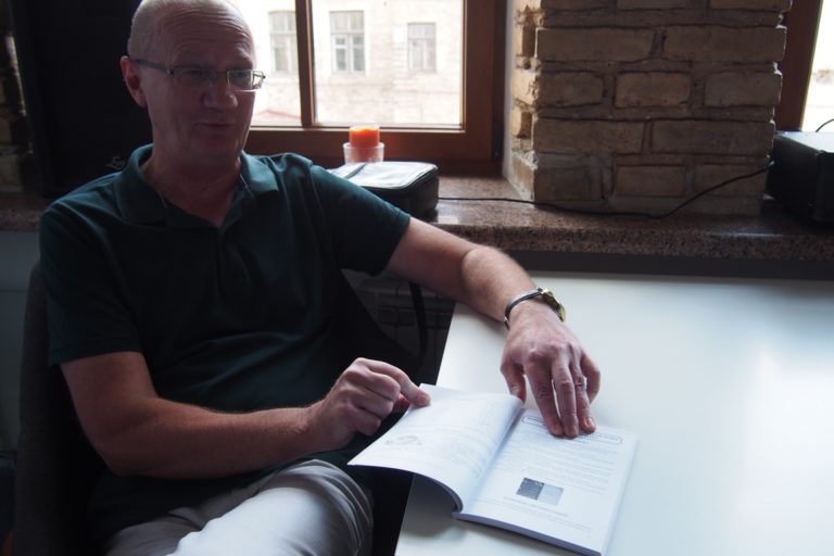 «На дрэвах распусціліся ныркі». Прафесар філалогіі пра асаблівасці беларускай мовы ў медыцыне