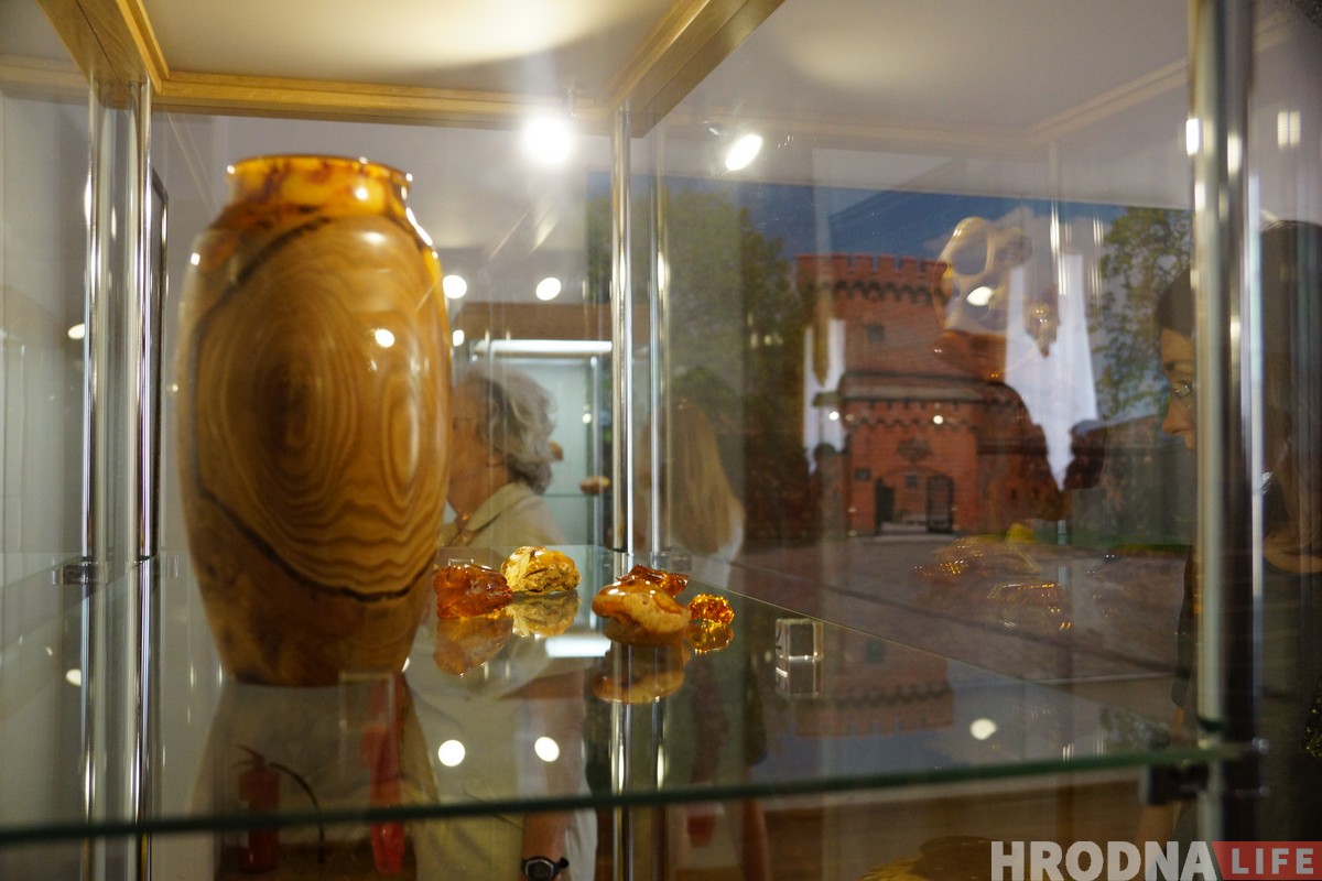 Золата Балтыкі ў 200 адценнях. Выстава бурштыну з Калінінграда адкрылася ў Гродне Золата Балтыкі ў 200 адценнях. Выстава бурштыну з Калінінграда адкрылася ў Гродне