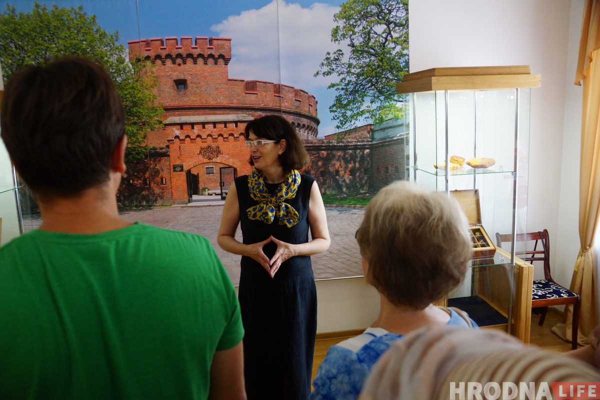 Золата Балтыкі ў 200 адценнях. Выстава бурштыну з Калінінграда адкрылася ў Гродне