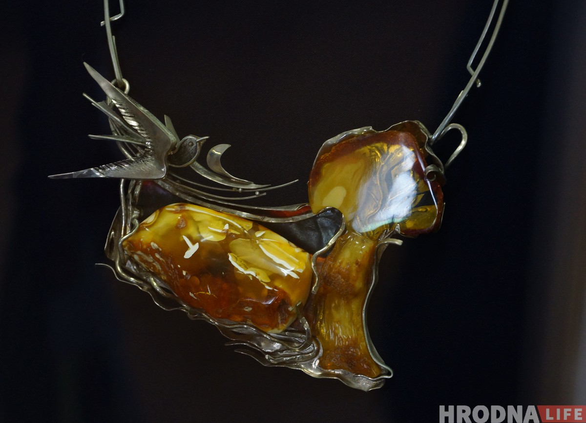 Золата Балтыкі ў 200 адценнях. Выстава бурштыну з Калінінграда адкрылася ў Гродне Золата Балтыкі ў 200 адценнях. Выстава бурштыну з Калінінграда адкрылася ў Гродне