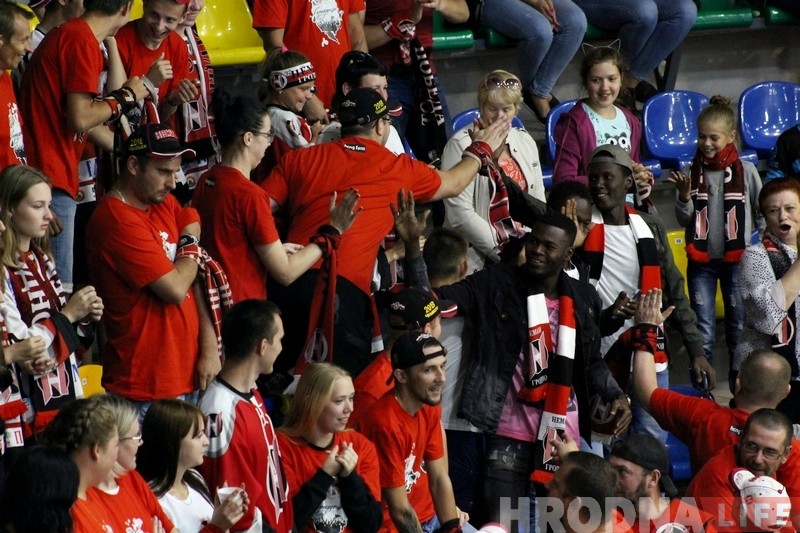 «Нёман, мы з табой!» Як афрыканскія студэнты ў Гродне пазнаёміліся з хакеем