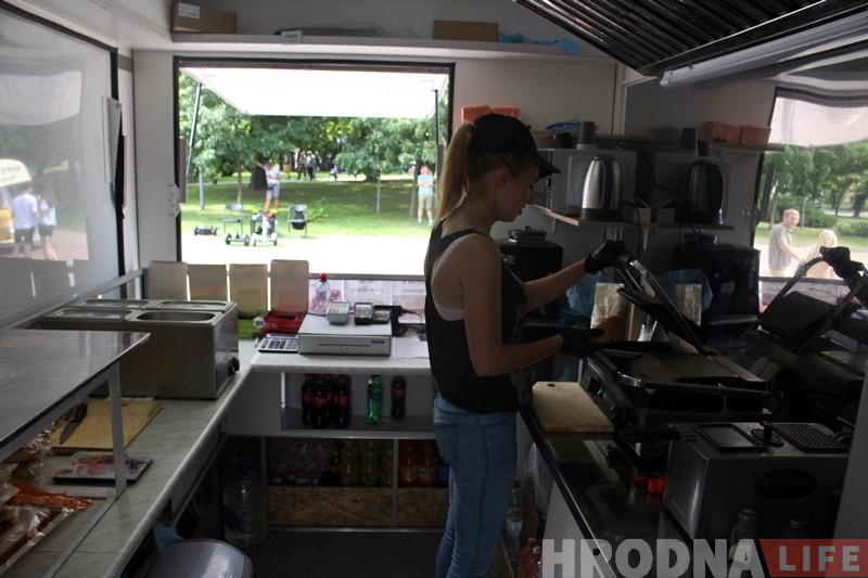 "Кажуць, прычэп псуе выгляд Гродна". Уладальнікі пра фудтрак "Сябры"