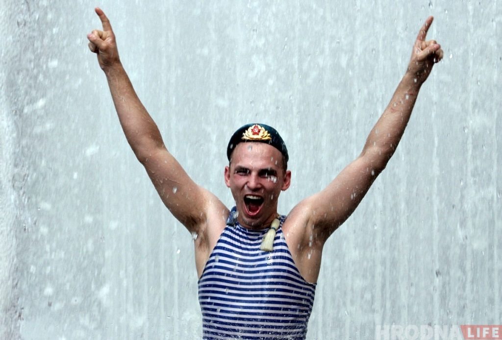 ФОТА: Гродзенскія дэсантнікі адзначаюць Дзень ПДВ