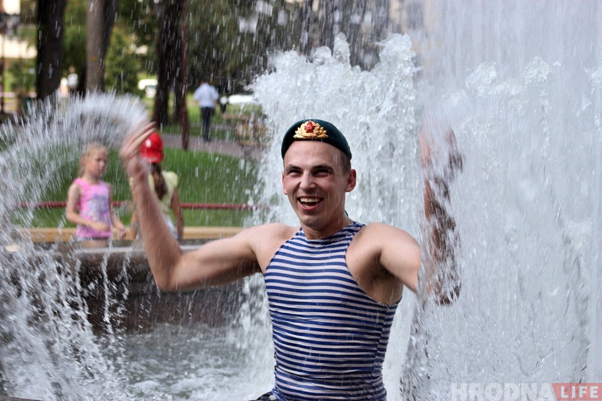 ФОТА: Гродзенскія дэсантнікі адзначаюць Дзень ПДВ ФОТА: Гродзенскія дэсантнікі адзначаюць Дзень ПДВ