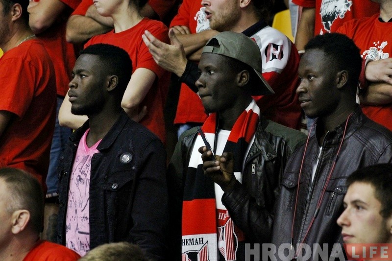 «Нёман, мы з табой!» Як афрыканскія студэнты ў Гродне пазнаёміліся з хакеем