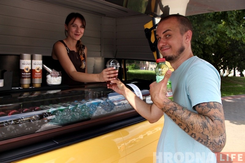 Ещё один фудтрак: гродненцы восстановили старый фургон и продают там напитки