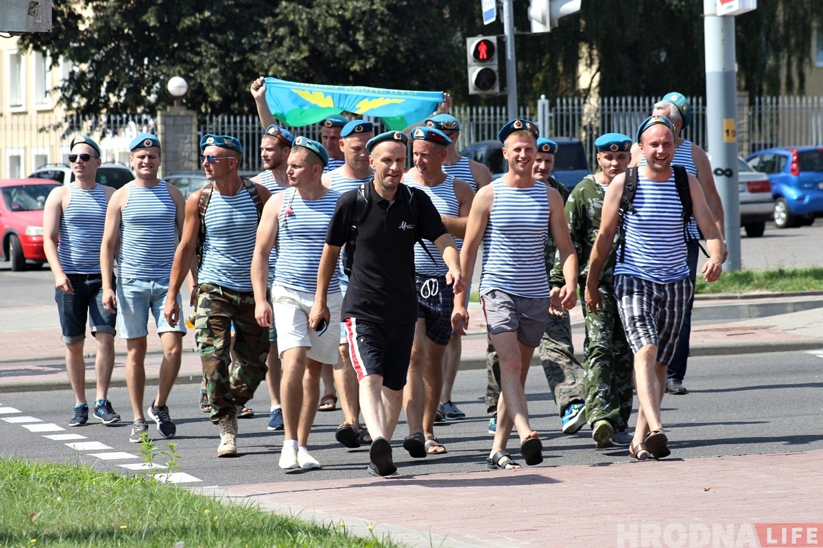 ФОТА: Гродзенскія дэсантнікі адзначаюць Дзень ПДВ ФОТА: Гродзенскія дэсантнікі адзначаюць Дзень ПДВ
