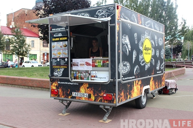 "Кажуць, прычэп псуе выгляд Гродна". Уладальнікі пра фудтрак "Сябры"