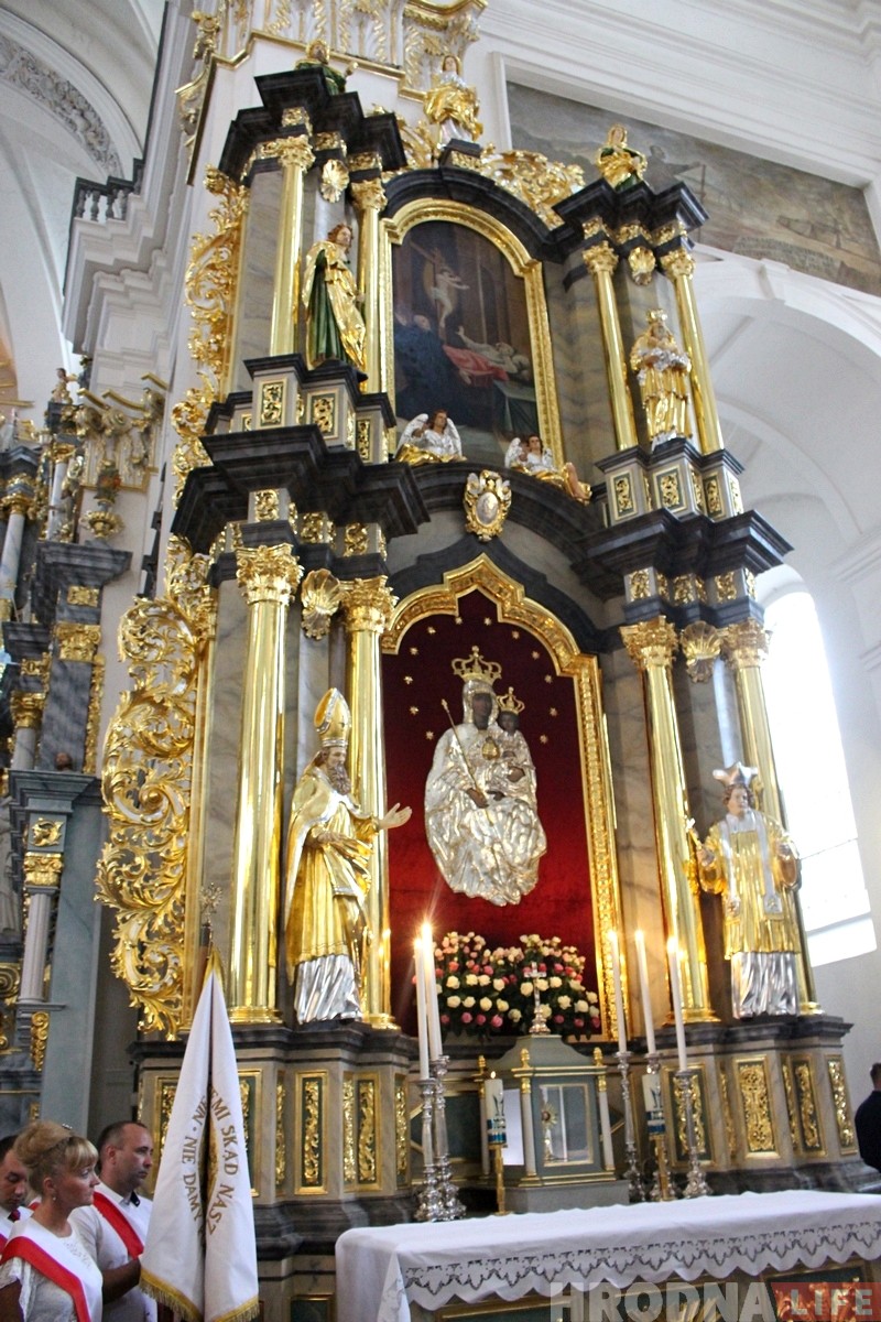 «Узнавілі, што было страчана». У Фарным касцёле адкрылі пасля рэстаўрацыі чарговы алтар