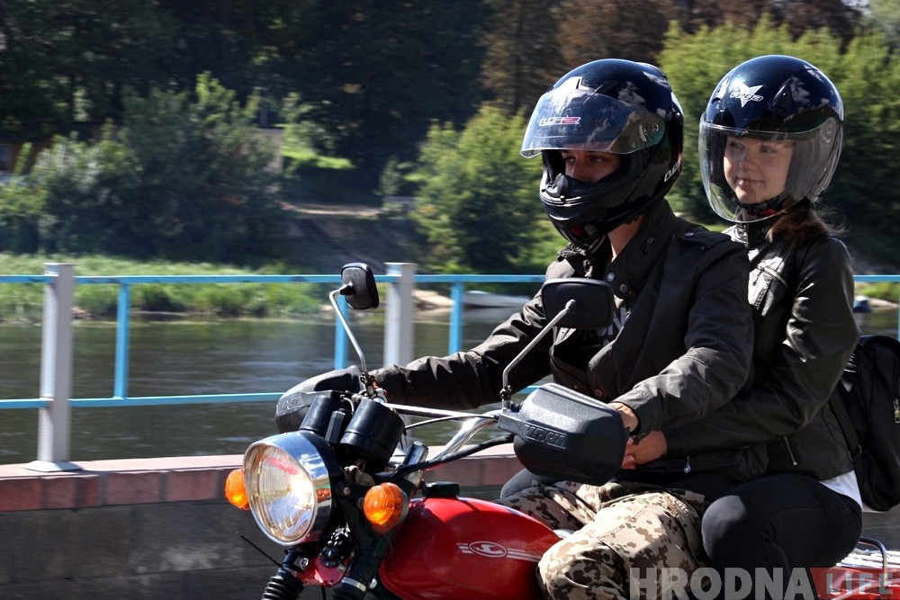 Каб прыехаць у Гродна пара з Расіі на савецкім матацыкле «Мінск» пераадолела 2500 км