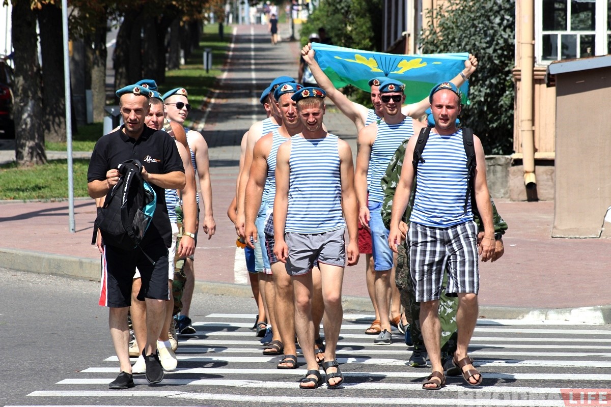 ФОТА: Гродзенскія дэсантнікі адзначаюць Дзень ПДВ ФОТА: Гродзенскія дэсантнікі адзначаюць Дзень ПДВ