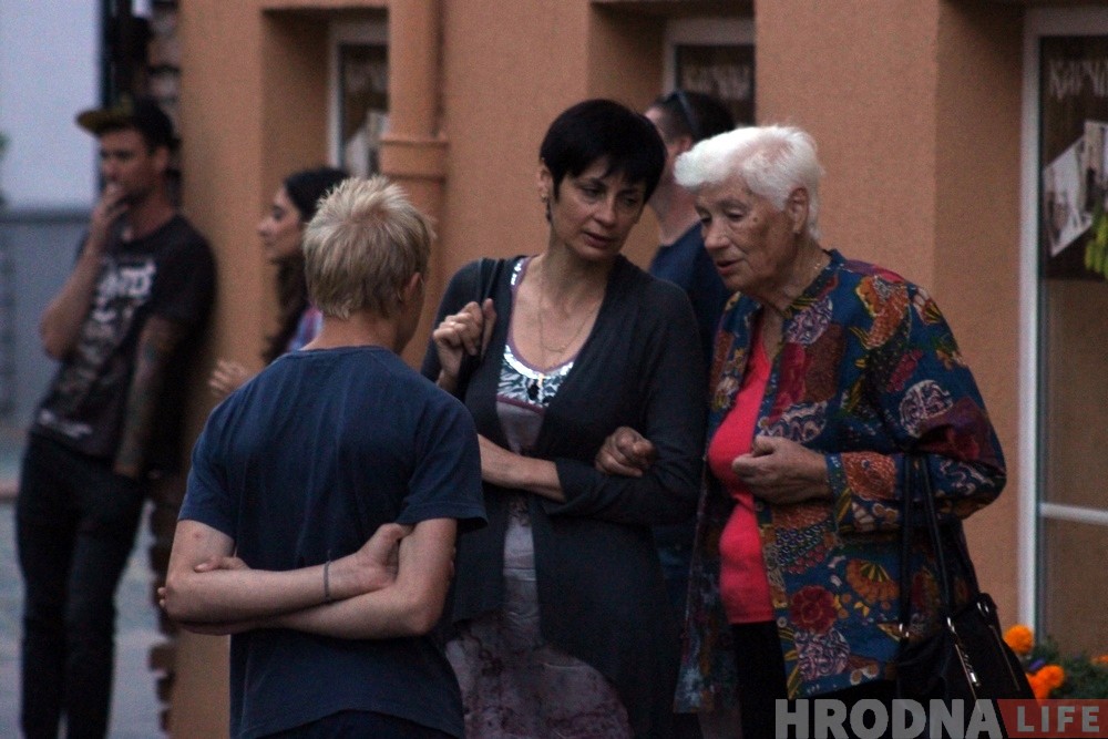 Навінка лета: у цэнтры Гродна падлеткі рэгулярна просяць грошы на ежу і гіраскутар