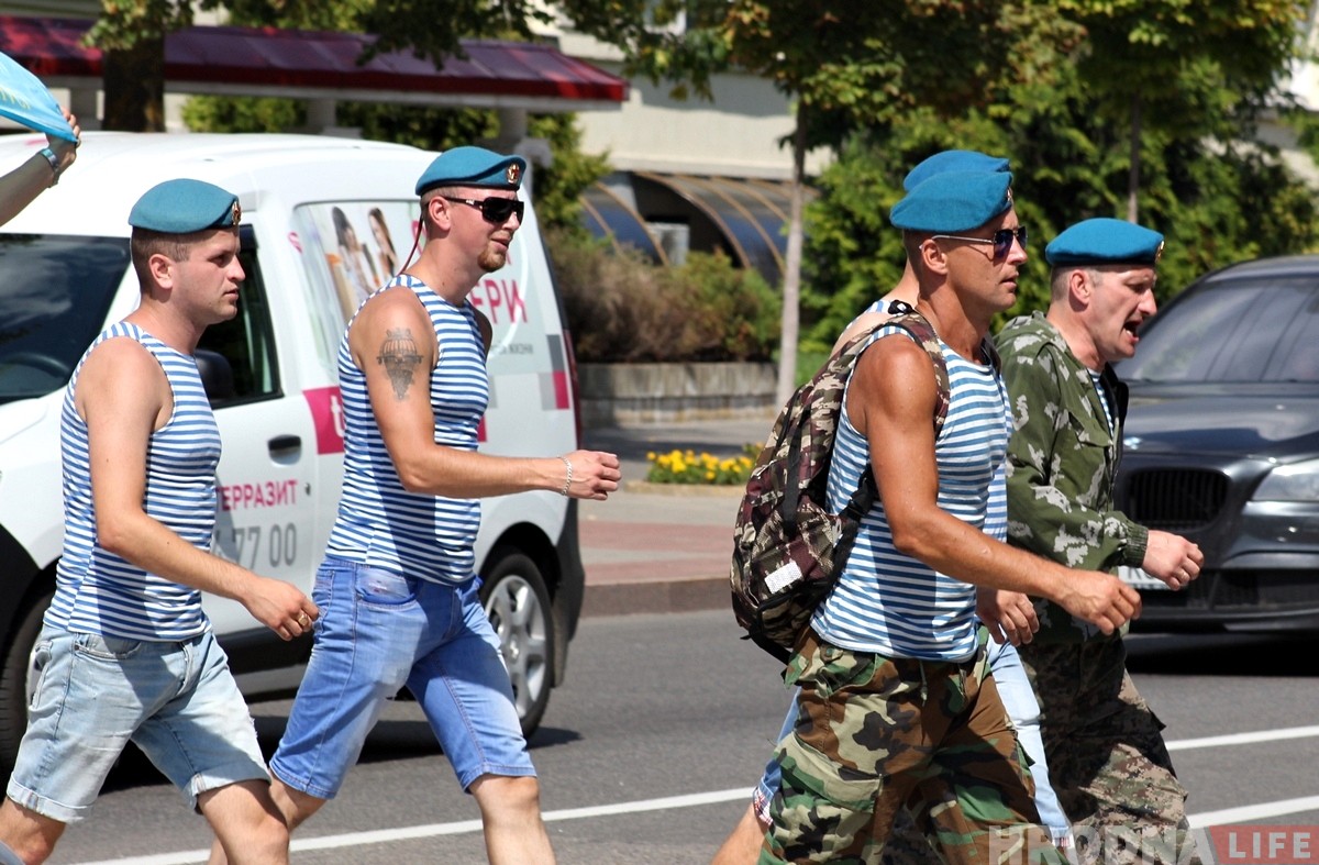 ФОТА: Гродзенскія дэсантнікі адзначаюць Дзень ПДВ ФОТА: Гродзенскія дэсантнікі адзначаюць Дзень ПДВ