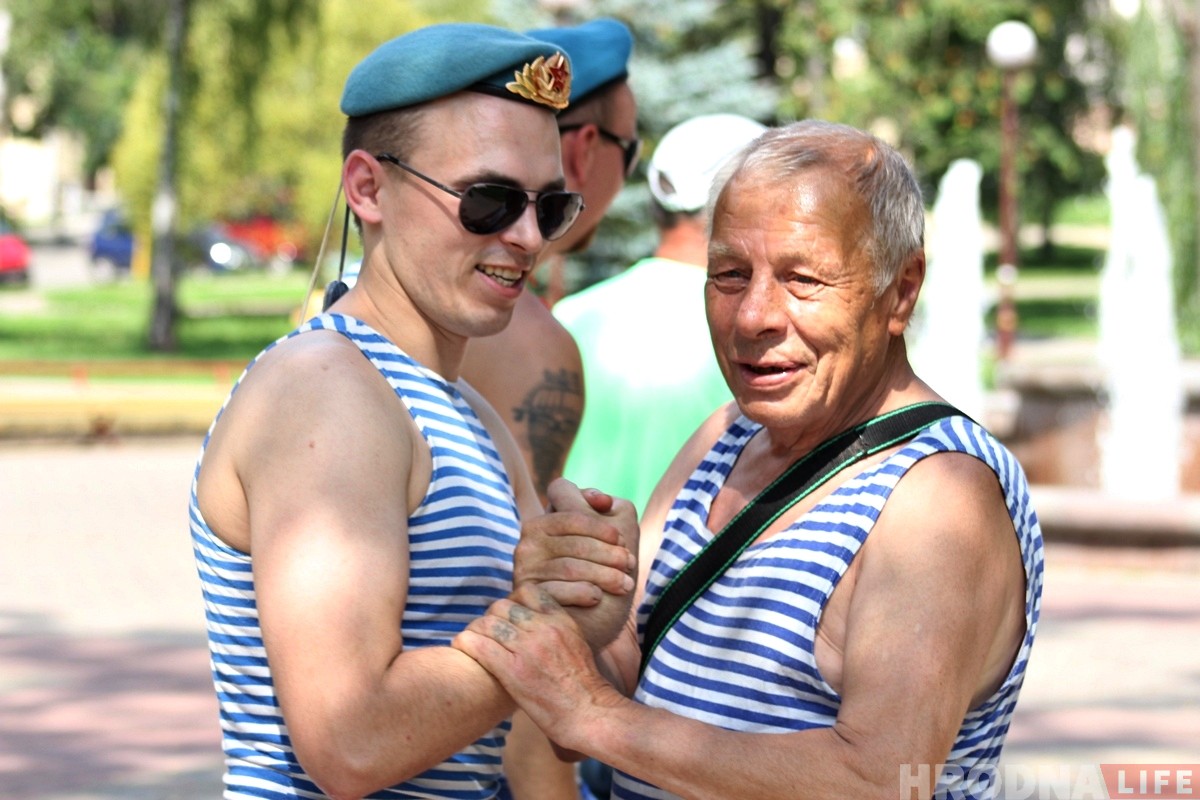 ФОТА: Гродзенскія дэсантнікі адзначаюць Дзень ПДВ ФОТА: Гродзенскія дэсантнікі адзначаюць Дзень ПДВ