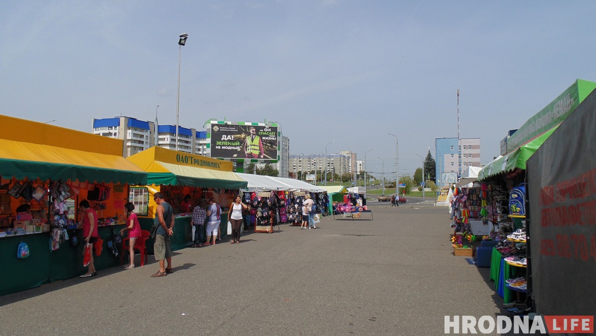 Самы дарагі клас, 22 рублі на школьніка і “Дневники” толькі па-руску. Рэпартаж са школьнага кірмаша ў Гродне