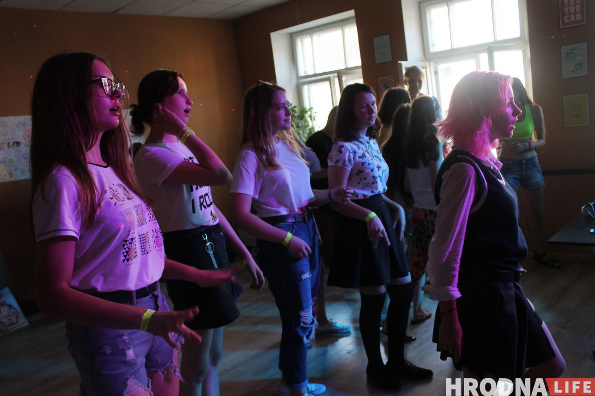 Прымерыць вушкі і пакаштаваць рамэн. Сотня гродзенцаў прыйшла на анімэ-бал