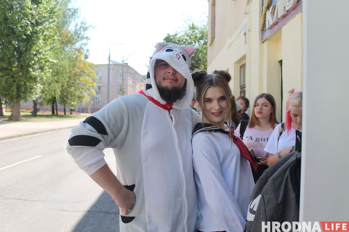 Прымерыць вушкі і пакаштаваць рамэн. Сотня гродзенцаў прыйшла на анімэ-бал