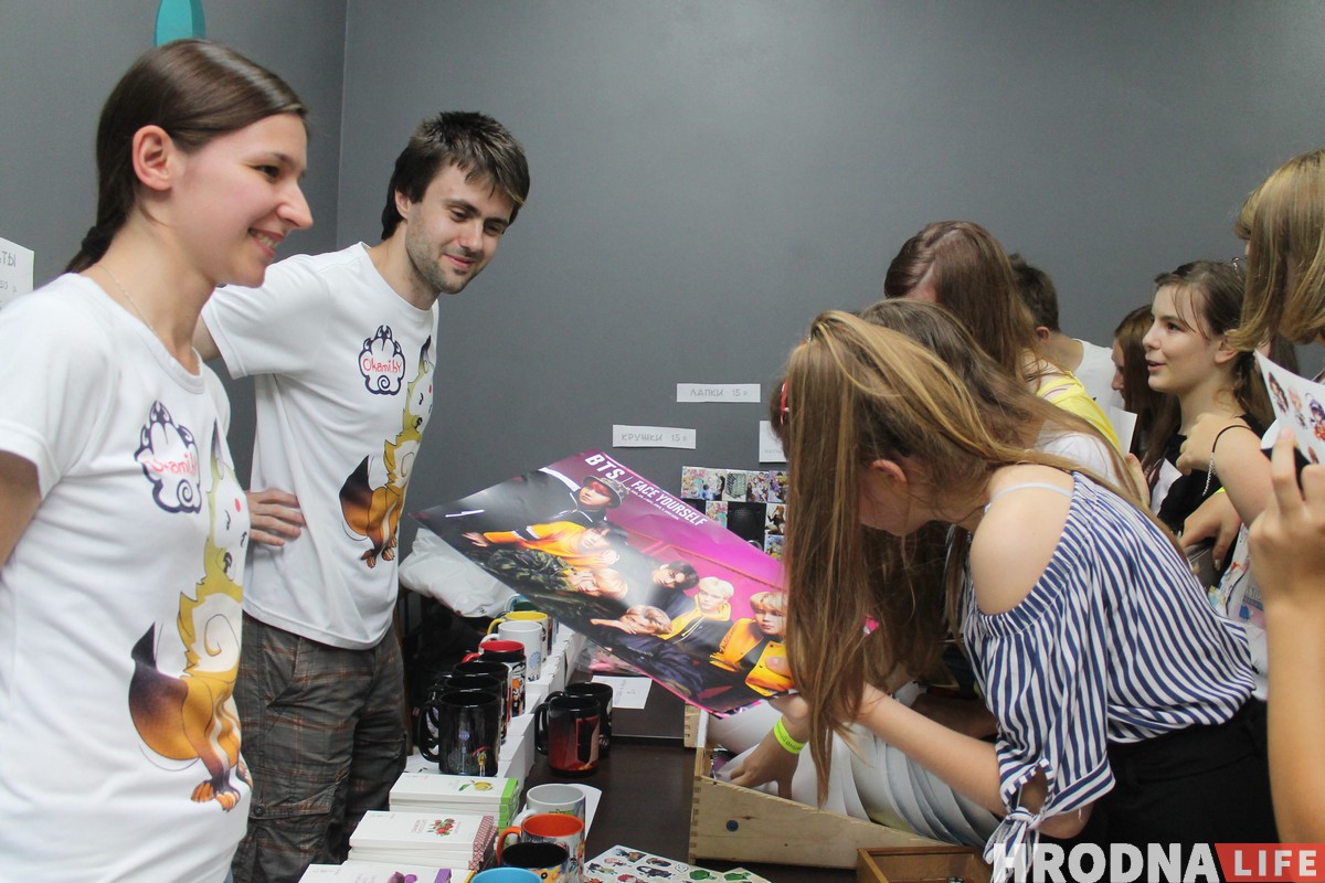 Прымерыць вушкі і пакаштаваць рамэн. Сотня гродзенцаў прыйшла на анімэ-бал