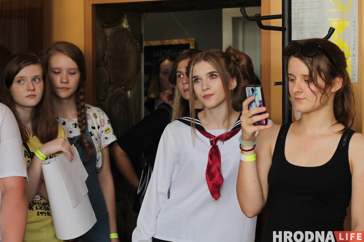 Прымерыць вушкі і пакаштаваць рамэн. Сотня гродзенцаў прыйшла на анімэ-бал Прымерыць вушкі і пакаштаваць рамэн. Сотня гродзенцаў прыйшла на анімэ-бал