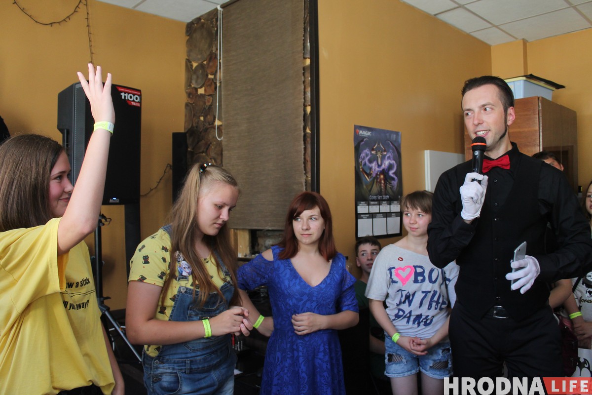 Прымерыць вушкі і пакаштаваць рамэн. Сотня гродзенцаў прыйшла на анімэ-бал Прымерыць вушкі і пакаштаваць рамэн. Сотня гродзенцаў прыйшла на анімэ-бал