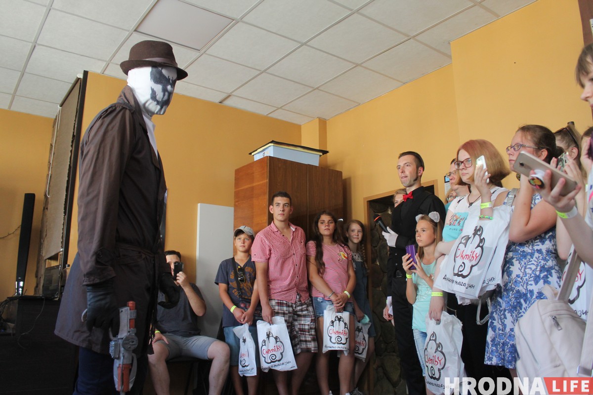 Прымерыць вушкі і пакаштаваць рамэн. Сотня гродзенцаў прыйшла на анімэ-бал