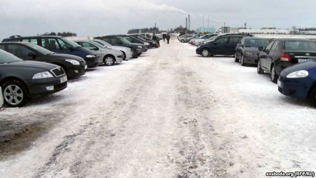 Ад ажыятажу 90-х да амаль пусткі сёння. Як існаваў і амаль знік гродзенскі аўтарынак