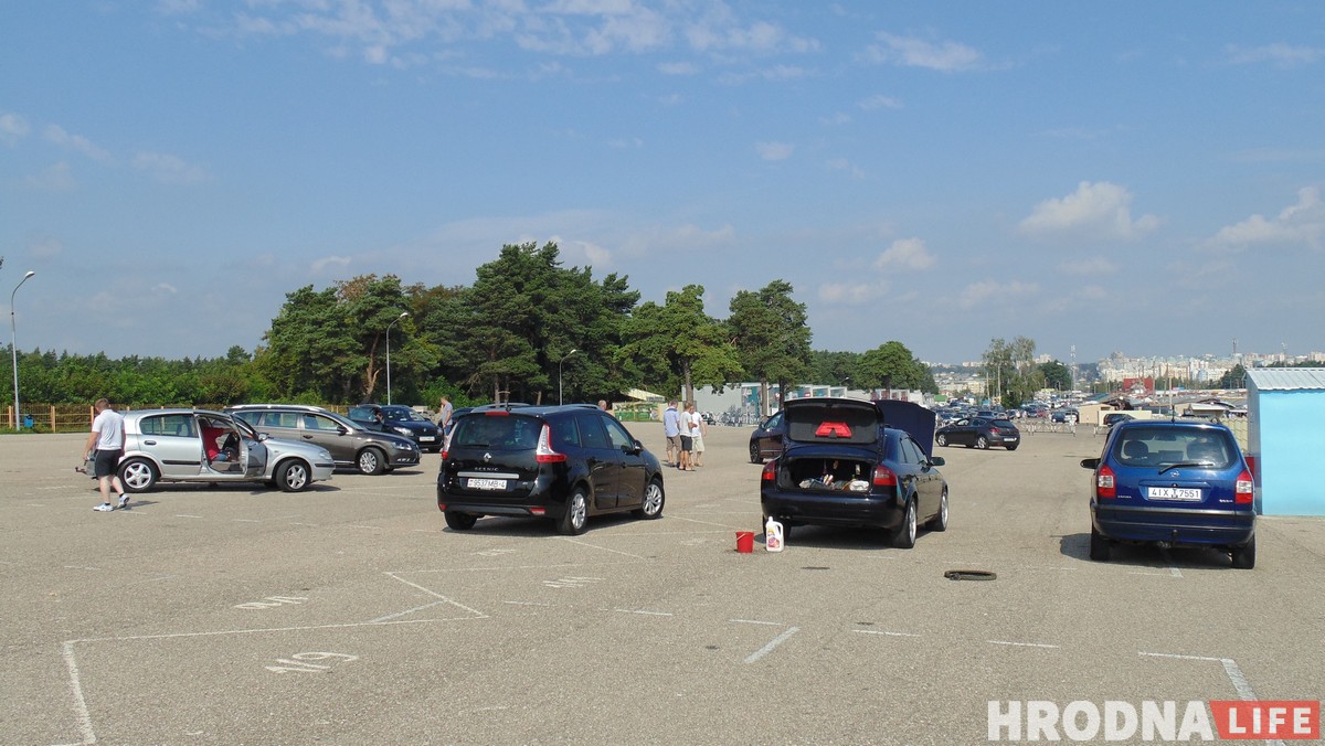 Ад ажыятажу 90-х да амаль пусткі сёння. Як існаваў і амаль знік гродзенскі аўтарынак