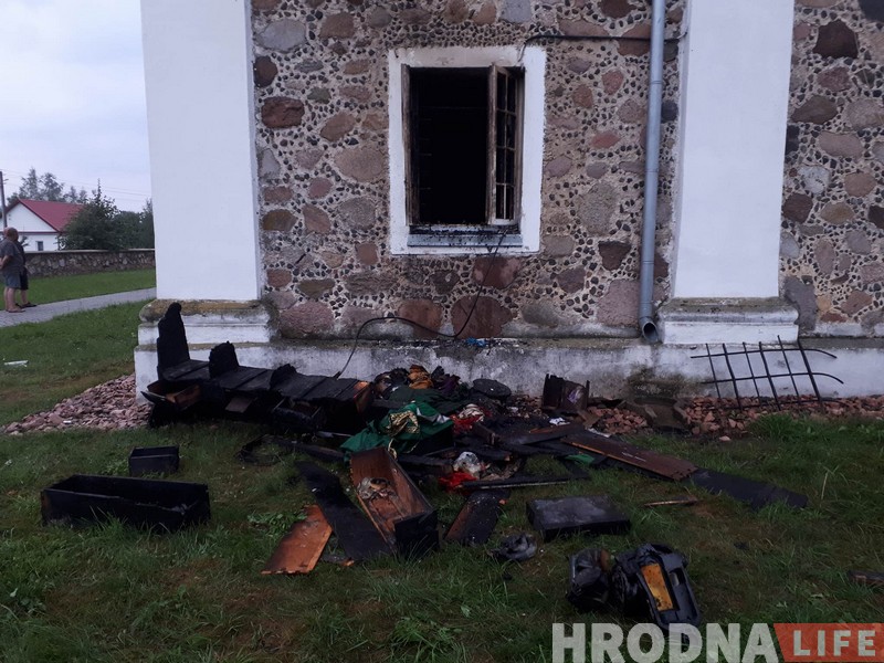 В Гоже под Гродно горел костел. Пожар вызвала молния