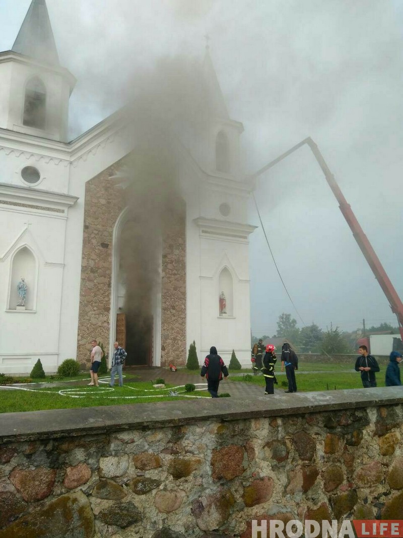 В Гоже под Гродно горел костел. Пожар вызвала молния
