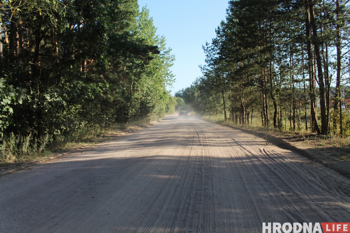 На дарозе танкі, транспарту няма, вуліцы без святла. Жыхары "элітнага" раёна Ласосна-4 папрасілі дапамогі ў Матолькі