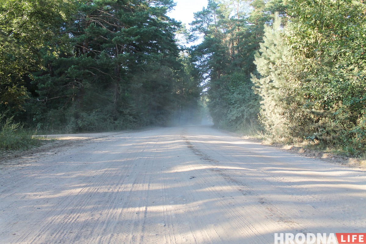 На дарозе танкі, транспарту няма, вуліцы без святла. Жыхары "элітнага" раёна Ласосна-4 папрасілі дапамогі ў Матолькі