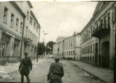 З эклектыкі ў функцыяналізм: як на Ажэшкі ў Гродне з'явіўся адметны будынак банку