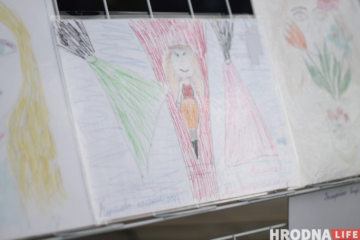 "Я дамалюю свой малюнак". У Гродне прайшла выстава ад анкахворых дзяцей