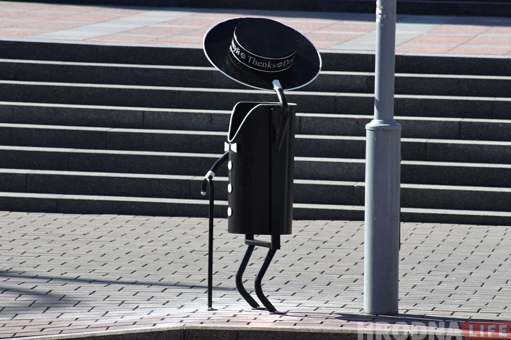 Фотофакт: урны-полиглоты в Гродно плохо знают английский