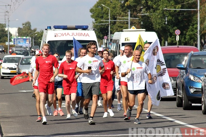 Па вуліцах Гродна беглі беларускія і польскія паштальёны Па вуліцах Гродна беглі беларускія і польскія паштальёны