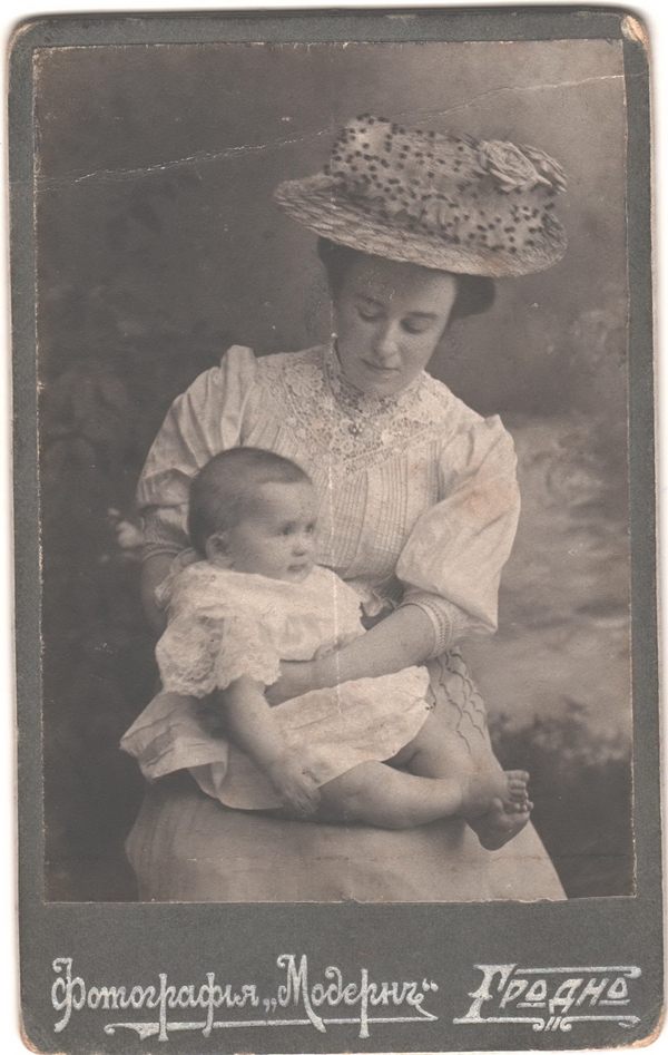 Камуністы, партызаны, заслужаныя лекары: гісторыя гродзенскай сям'і лекараў Саетаў